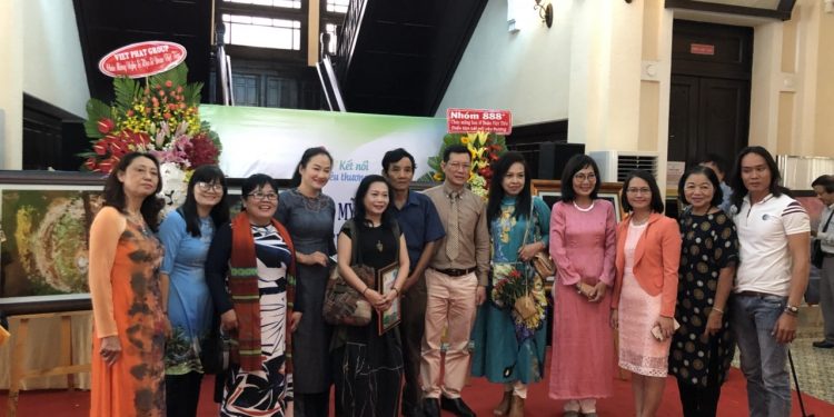 Khai mạc triển lãm mỹ thuật chủ đề ” Kết nối yêu thương”