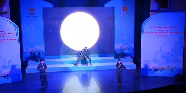 Tham gia hội diễn văn nghệ 2018 với chủ đề “ Vinh quang Việt Nam”