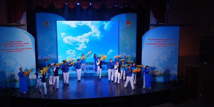 Tham gia hội diễn văn nghệ 2018 với chủ đề “ Vinh quang Việt Nam”