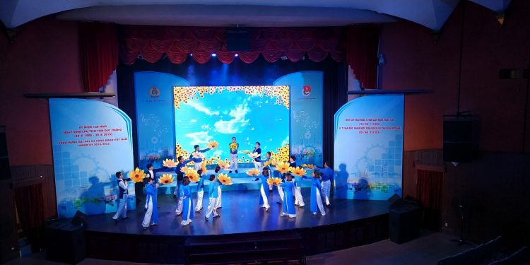 Tham gia hội diễn văn nghệ 2018 với chủ đề “ Vinh quang Việt Nam”
