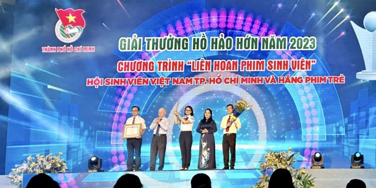 Hãng phim Trẻ vinh dự được trao tặng Giải thưởng Hồ Hảo Hớn với mô hình Liên hoan phim Sinh viên.